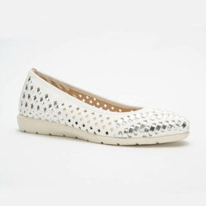 white-rounded-toe-ballet-flat-shoes