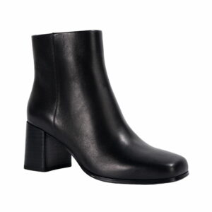 Stylish-Round-Toe-Black-Heeled-Boots-Inside-Zip