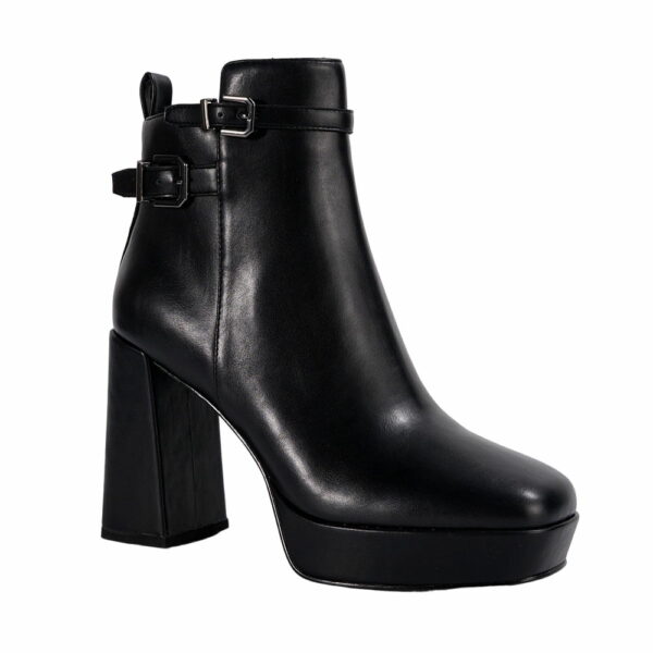 round-toe-black-platform-boots-for-women